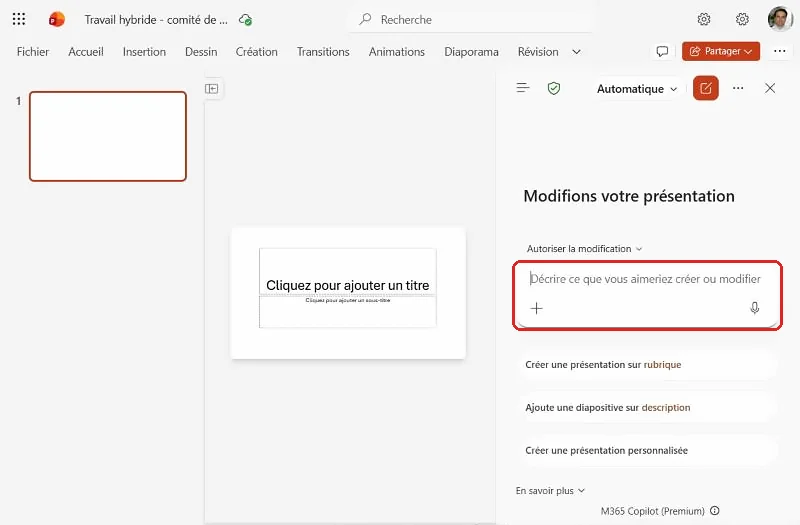 Volet Copilot ouvert dans PowerPoint pour le web avec la zone Décrire ce que vous aimeriez créer ou modifier